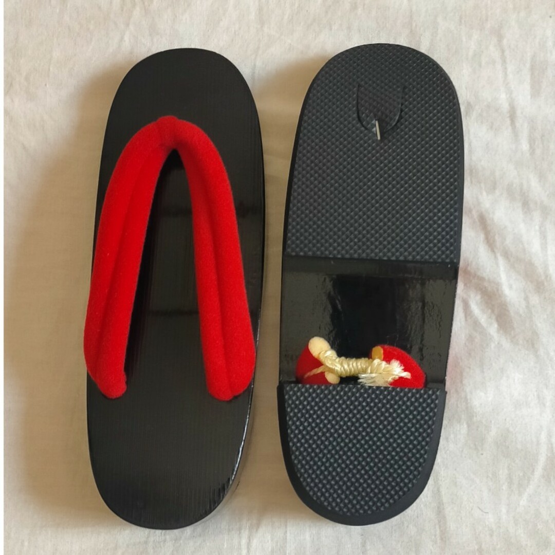 赤い鼻緒の黒下駄 レディースの靴/シューズ(下駄/草履)の商品写真
