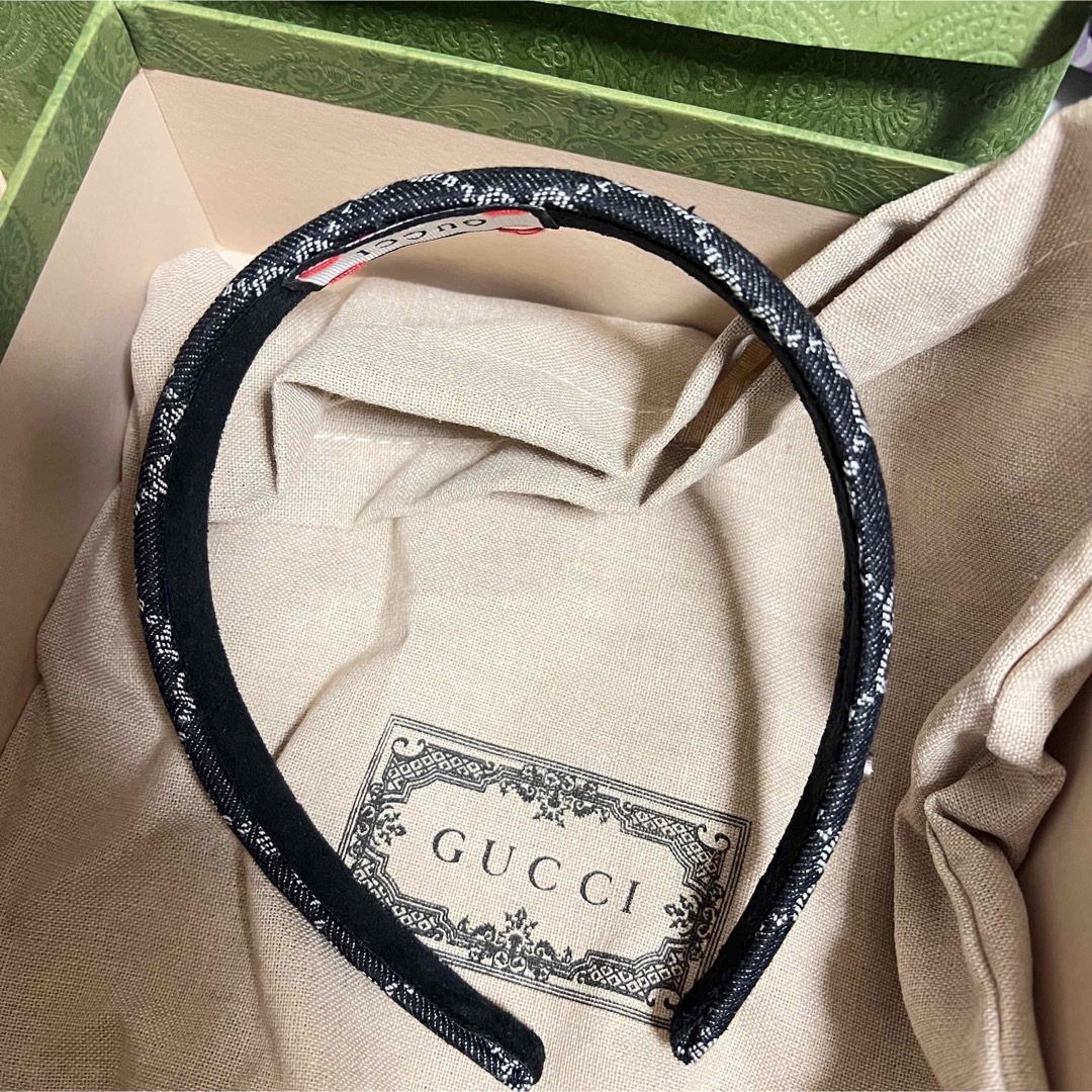 Gucci(グッチ)のGucci デニム カチューシャ 実物写真 値下げ可 箱付き レディースのヘアアクセサリー(カチューシャ)の商品写真