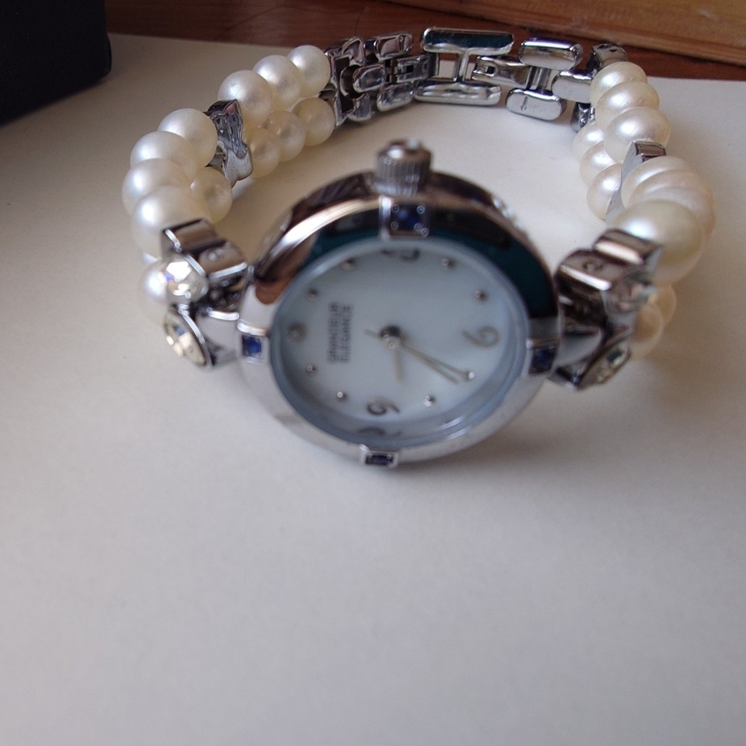 GRANDEUR(グランドール)の【鑑定書付】GRANDEUR 真珠バンド×ダイヤ×サファイア 腕時計 レディースのアクセサリー(その他)の商品写真