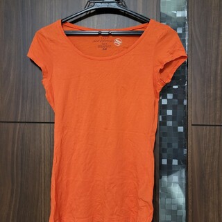 エイチアンドエム(H&M)のオレンジのTシャツ(Tシャツ(半袖/袖なし))