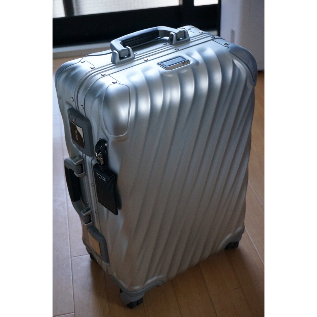 TUMI 19 DEGREE ALUMINIUMインターナショナル・キャリーオン