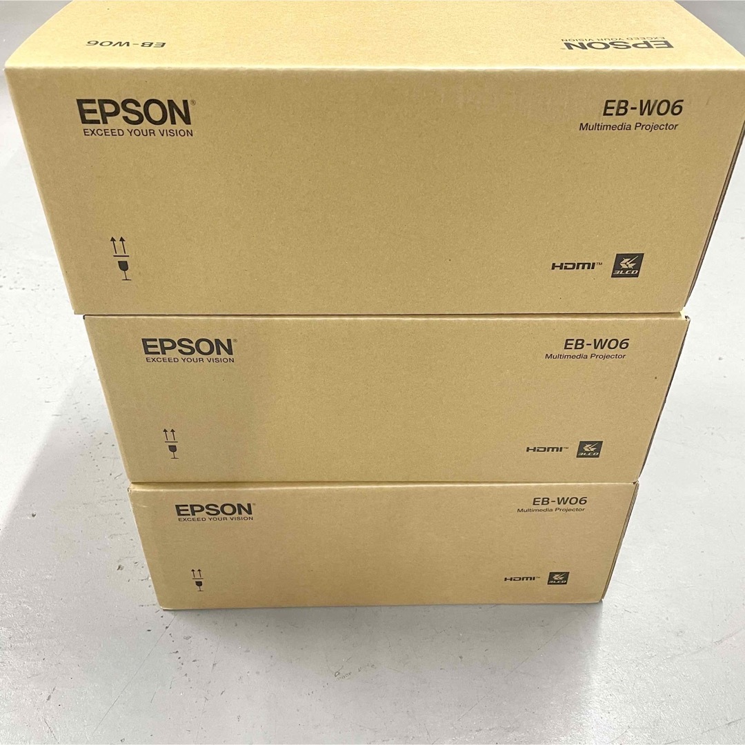 EPSON(エプソン)のEPSON ビジネスプロジェクター EB-W06 スマホ/家電/カメラのテレビ/映像機器(プロジェクター)の商品写真