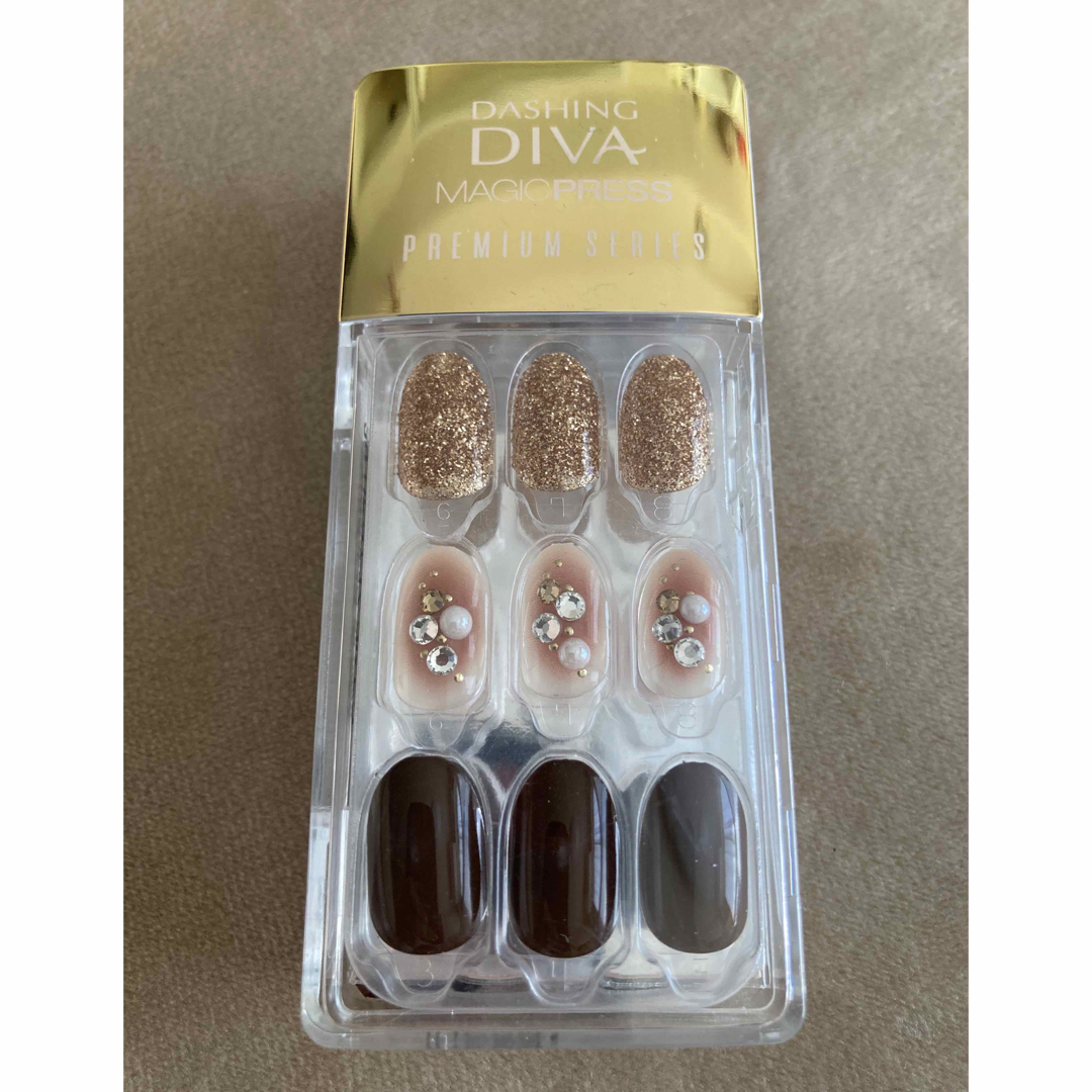 DASHING DIVA MAGIC PRESS グリッターブラウン コスメ/美容のネイル(つけ爪/ネイルチップ)の商品写真
