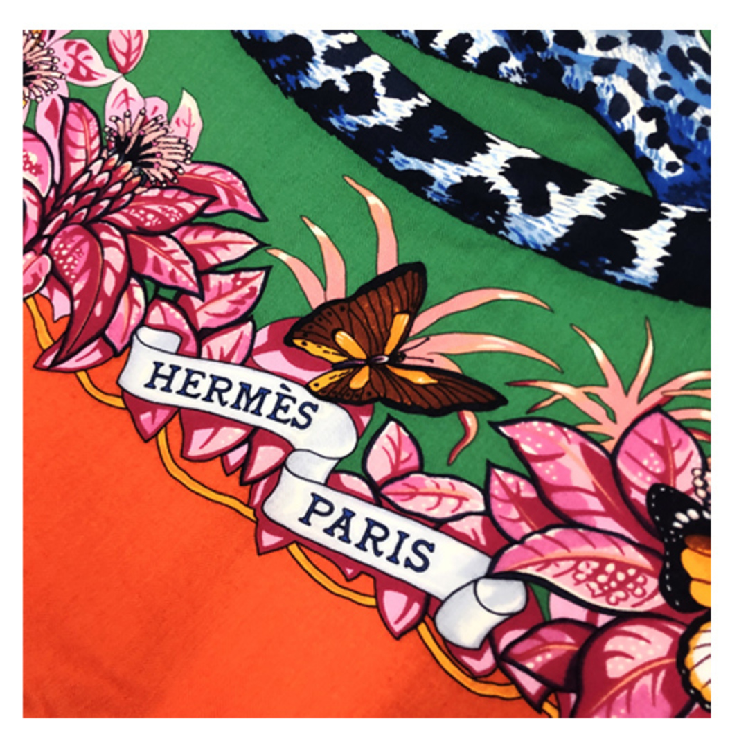 Hermes(エルメス)の【送料無料】【極美品】エルメス カレジェアン 140 ジャングルラブ カシミヤ シルク オレンジ ブルー カレ 大判ストール ショール マフラー 横浜BLANC レディースのファッション小物(ストール/パシュミナ)の商品写真