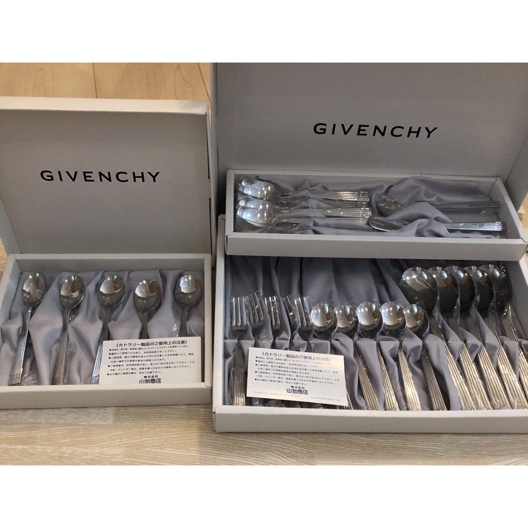 GIVENCHY(ジバンシィ)の⭐︎新品未使用⭐︎GIVENCHYカトラリーセット インテリア/住まい/日用品のキッチン/食器(食器)の商品写真