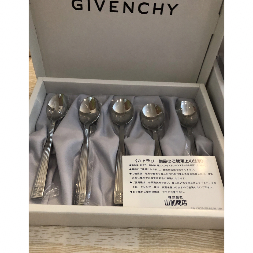 GIVENCHY(ジバンシィ)の⭐︎新品未使用⭐︎GIVENCHYカトラリーセット インテリア/住まい/日用品のキッチン/食器(食器)の商品写真