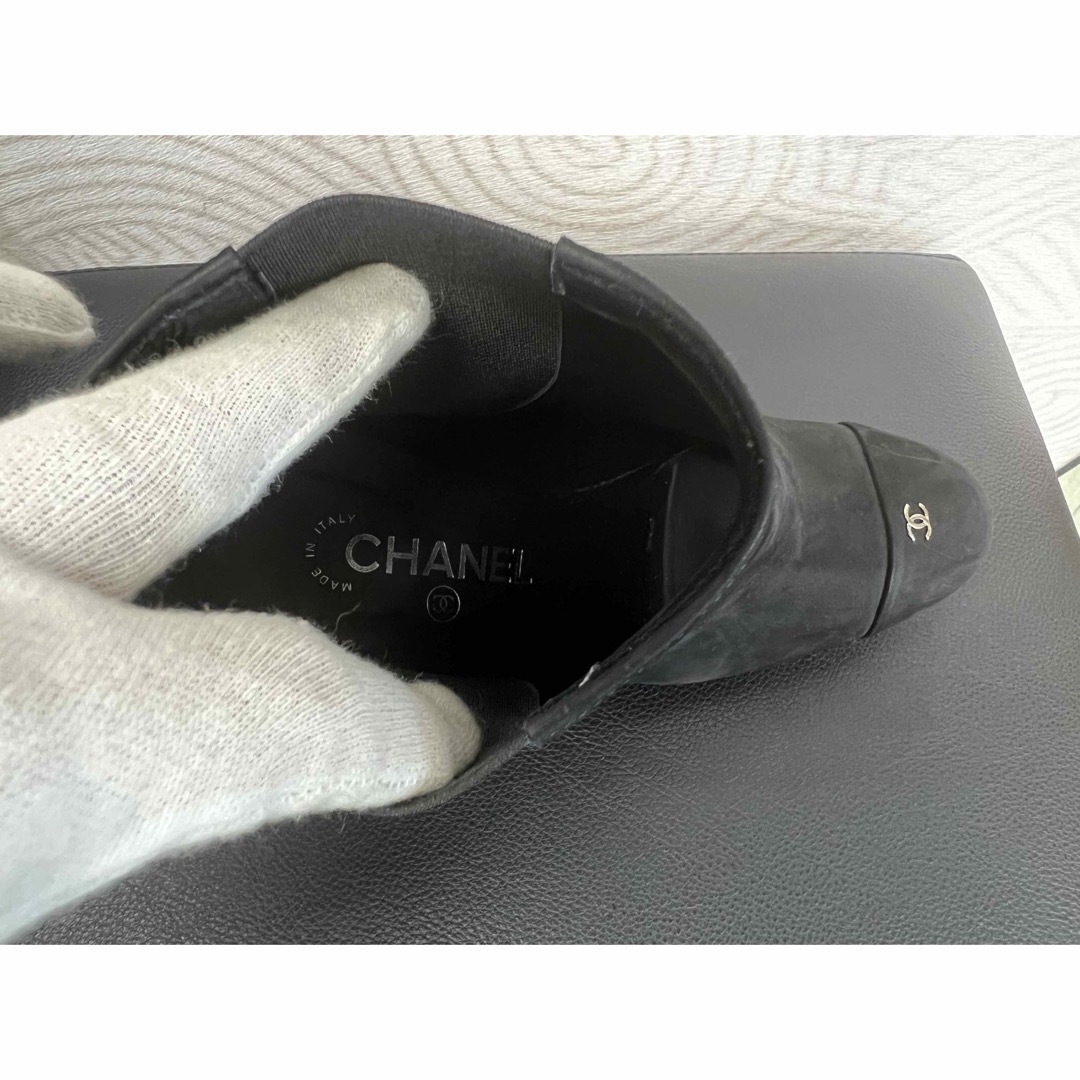 CHANEL(シャネル)の★シャネル★ショートブーツ★ココマーク★黒★ブラック★サイズ38 1/2 レディースの靴/シューズ(ブーティ)の商品写真