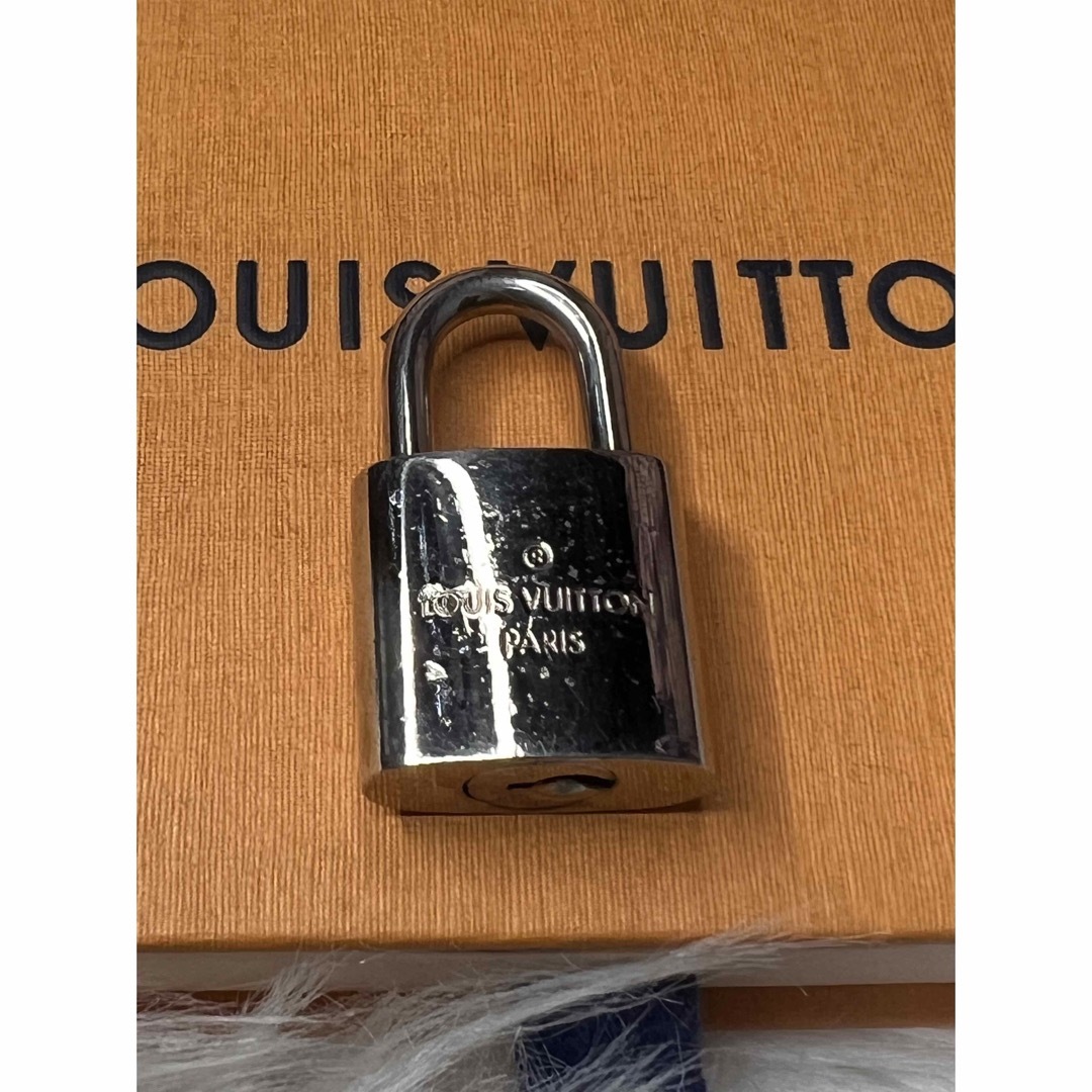 【限定】Louis Vuitton シルバー パドロック ネックレス