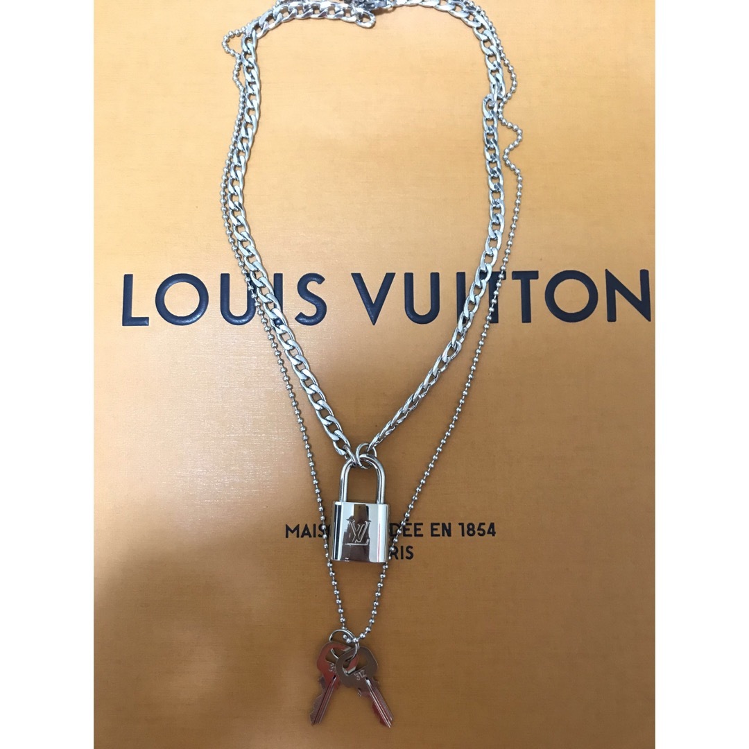 【限定】Louis Vuitton  ガンメタブラック パドロック ネックレス誕生日プレゼント