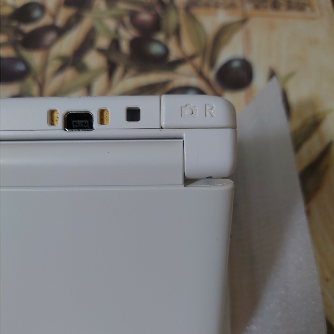 ニンテンドー3DS LL ホワイト極美品 ニンテンドー3DS LL ホワイト極美品