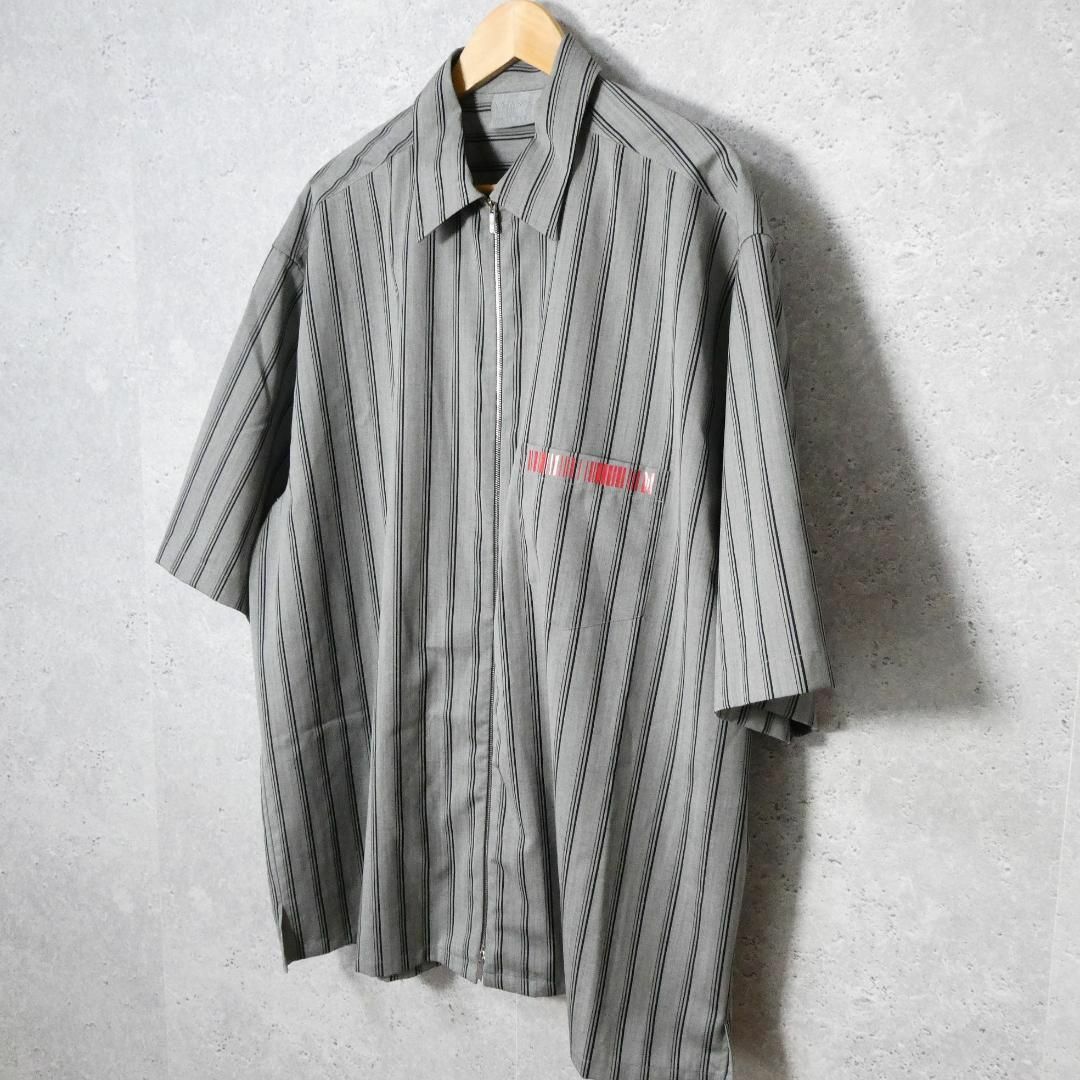 VETEMENTS - 極美品 VTMNTS ストライプ柄 シルク混 ロゴ 半袖 ジップ