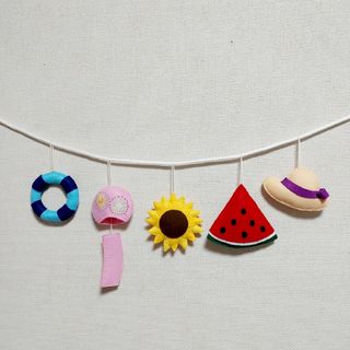 フェルト夏のガーランド🌻🍉 🎐👒 フェルト夏のガーランド🌻🍉 🎐👒