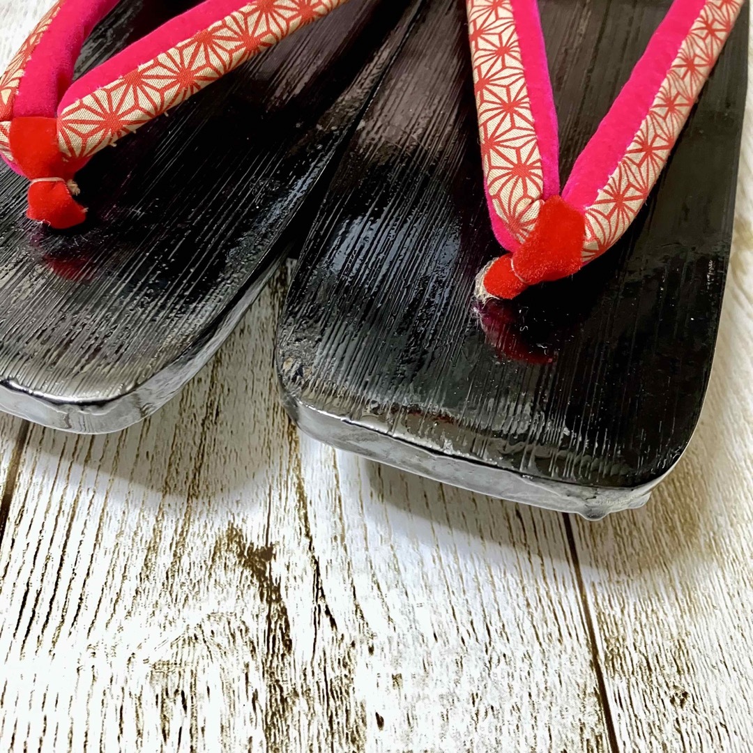 浴衣下駄　下駄　昭和レトロ　盆踊り　夏祭り　黒×ピンク　レディース　 レディースの靴/シューズ(下駄/草履)の商品写真