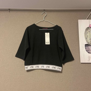 ラブトキシック(lovetoxic)の短丈　裾ロゴT(Tシャツ/カットソー)