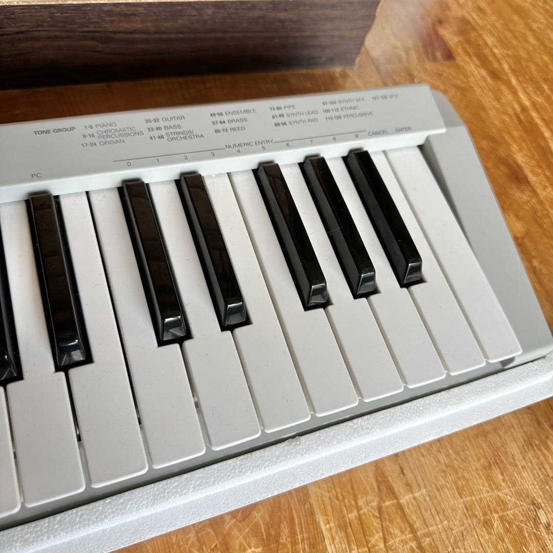 Roland MIDIキーボードコントローラー PC-180 4