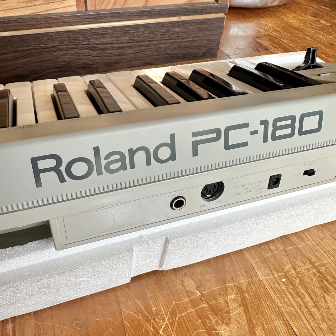 Roland(ローランド)のRoland MIDIキーボードコントローラー PC-180 楽器のDTM/DAW(MIDIコントローラー)の商品写真