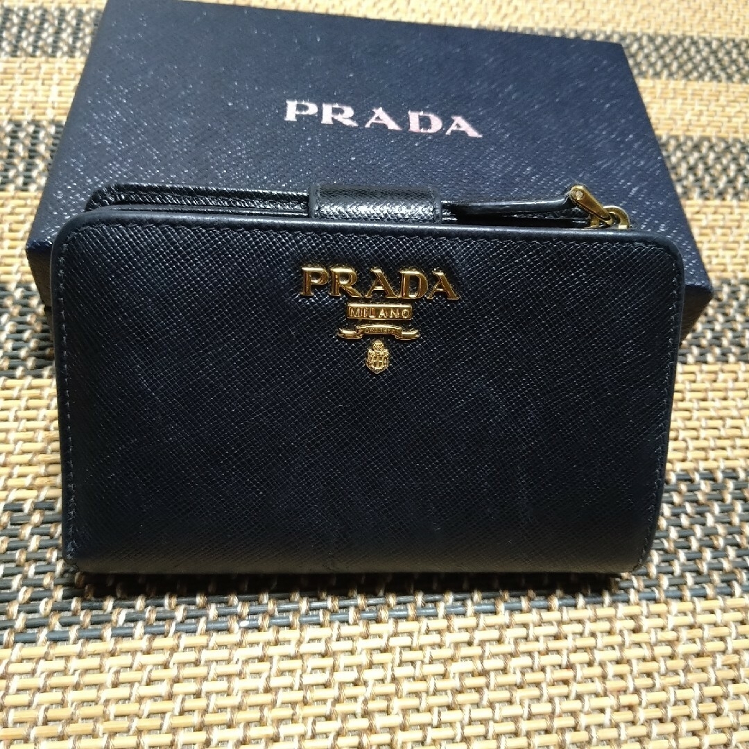 PRADA  折り財布