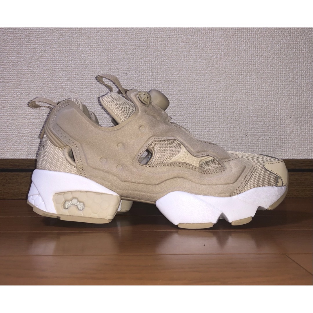 Reebok(リーボック)の25cm 美品 REEBOK INSTA PUMP FURY OG ベージュ 白 レディースの靴/シューズ(スニーカー)の商品写真
