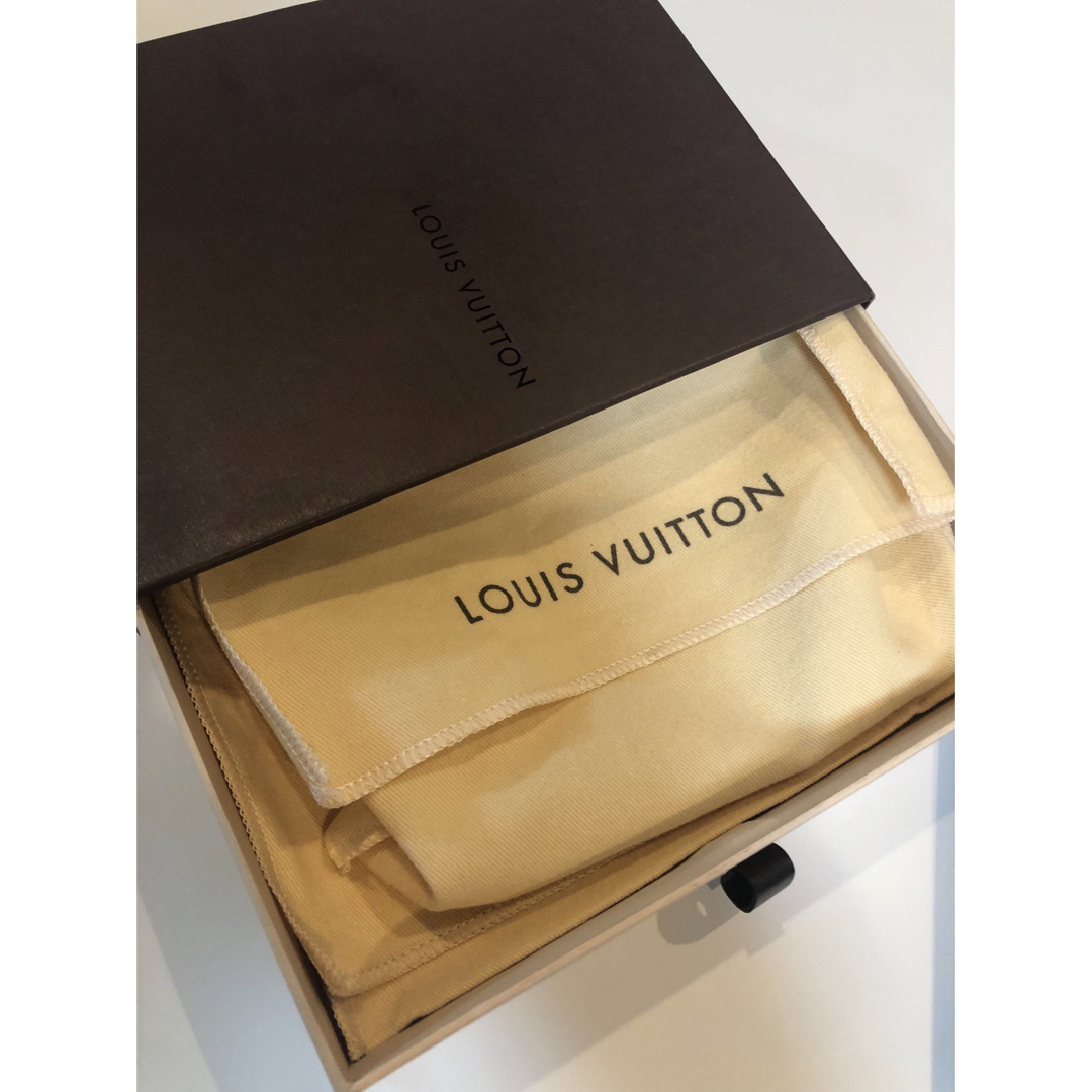 LOUIS VUITTON(ルイヴィトン)の本物正規品ルイヴィトン限定版マットモノグラムグレーブラックユニセックス三折財布 レディースのファッション小物(財布)の商品写真