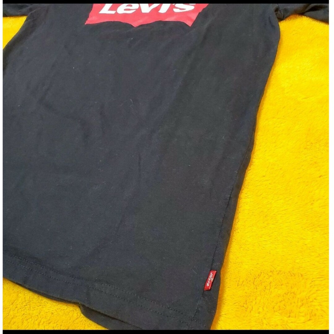 Levi's(リーバイス)のお値下げ☆Levi'sキッズ☆Tシャツ(黒×赤×白)【男女兼用・152～158】 キッズ/ベビー/マタニティのキッズ服男の子用(90cm~)(Tシャツ/カットソー)の商品写真