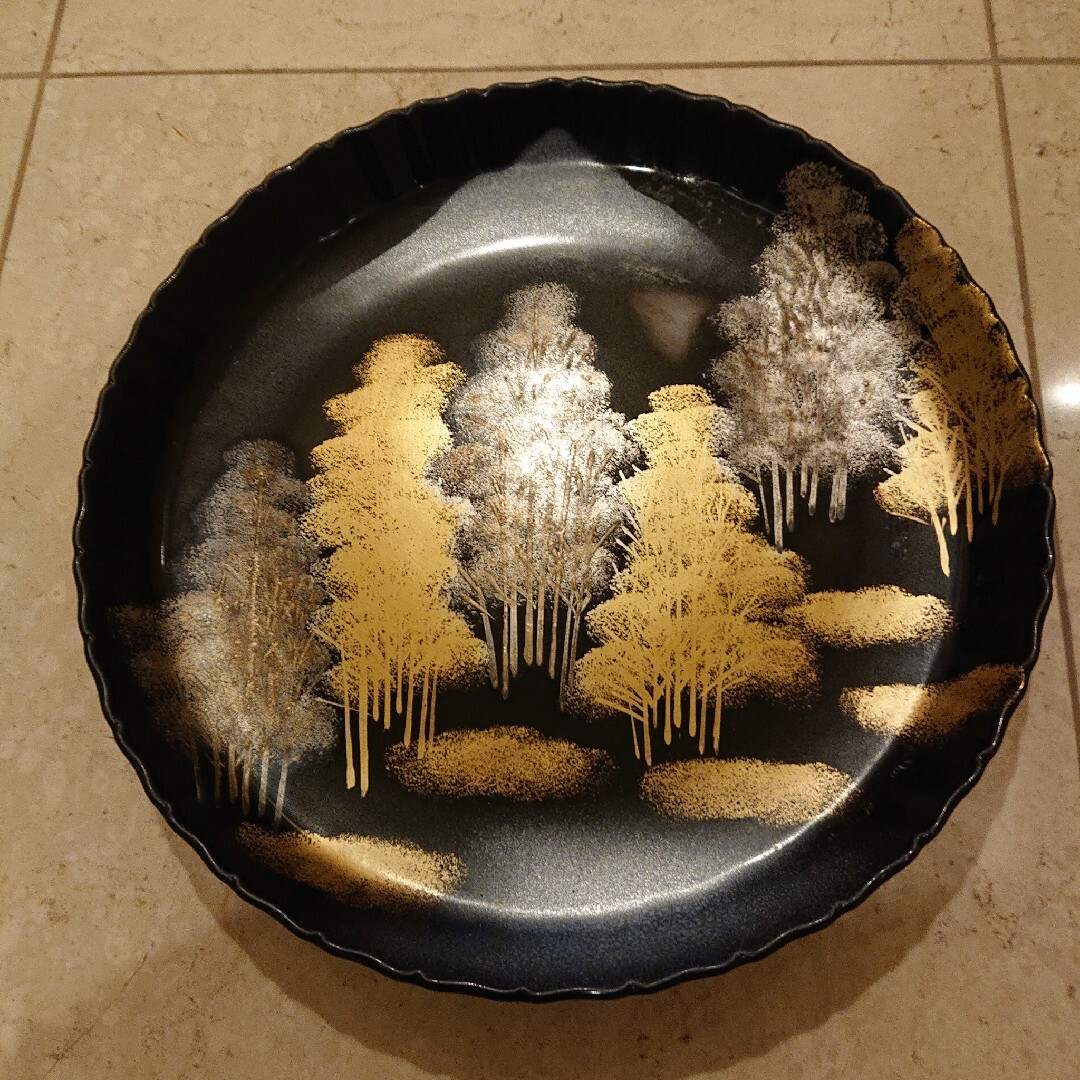 食器未使用 九谷焼 大皿　飾り皿 黒×金×銀