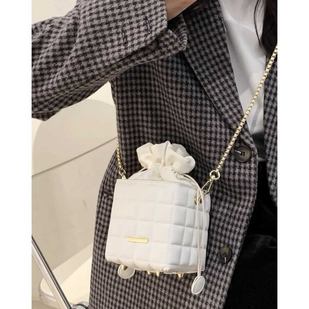 新品 SHEIN シーイン ドローストリングバケットバッグ ホワイト 新品 SHEIN シーイン ドローストリングバケットバッグ ホワイト