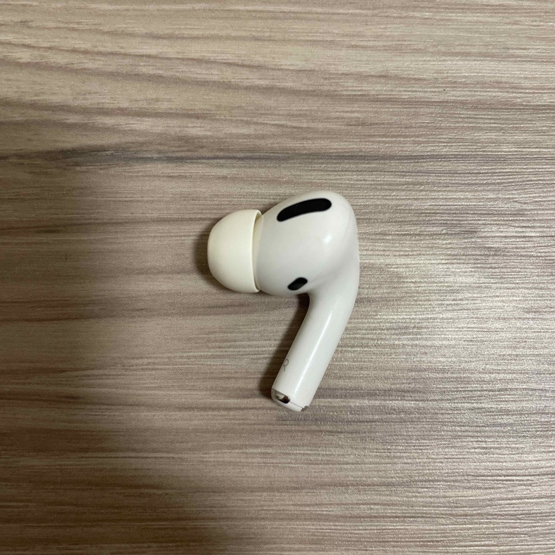 AirPods Pro 右耳のみ ジャンク品の通販 by island｜ラクマ