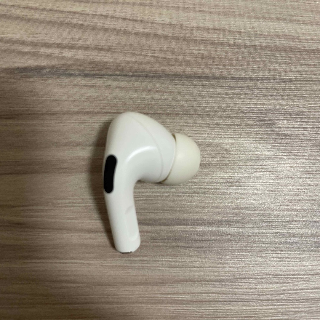 AirPods Pro 右耳のみ ジャンク品の通販 by island｜ラクマ