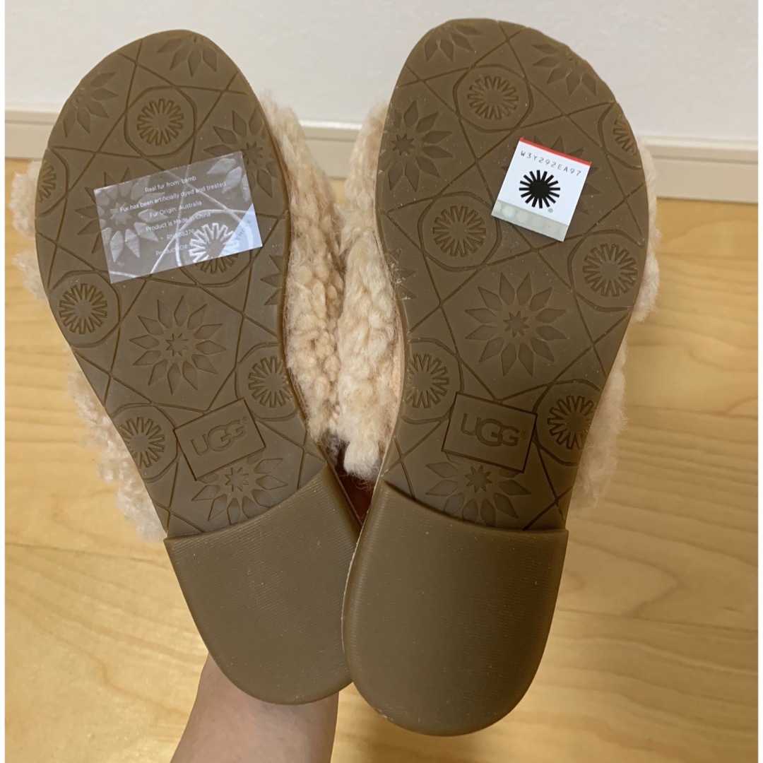 UGG AUSTRALIA(アグオーストラリア)のUGG W JONI ボアサンダル　サイズ23 新品未使用 レディースの靴/シューズ(サンダル)の商品写真