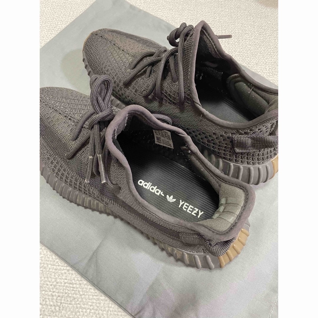 yeezy boost 350v2シンダー