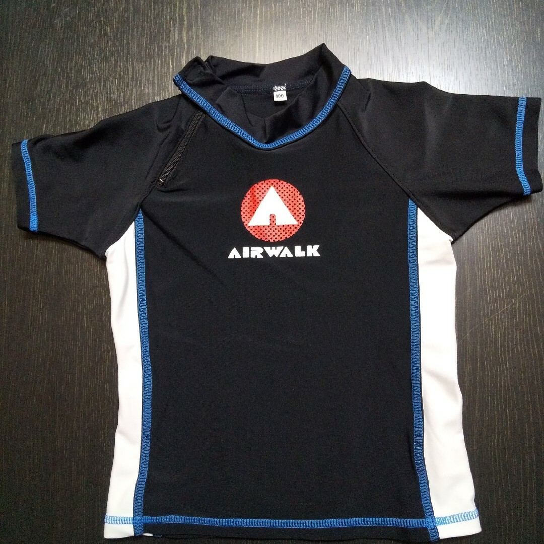 AIRWALK(エアウォーク)のAIRWALKラッシュガードsize100 キッズ/ベビー/マタニティのキッズ服男の子用(90cm~)(Tシャツ/カットソー)の商品写真