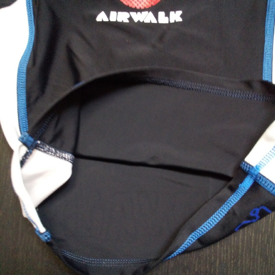 AIRWALK(エアウォーク)のAIRWALKラッシュガードsize100 キッズ/ベビー/マタニティのキッズ服男の子用(90cm~)(Tシャツ/カットソー)の商品写真