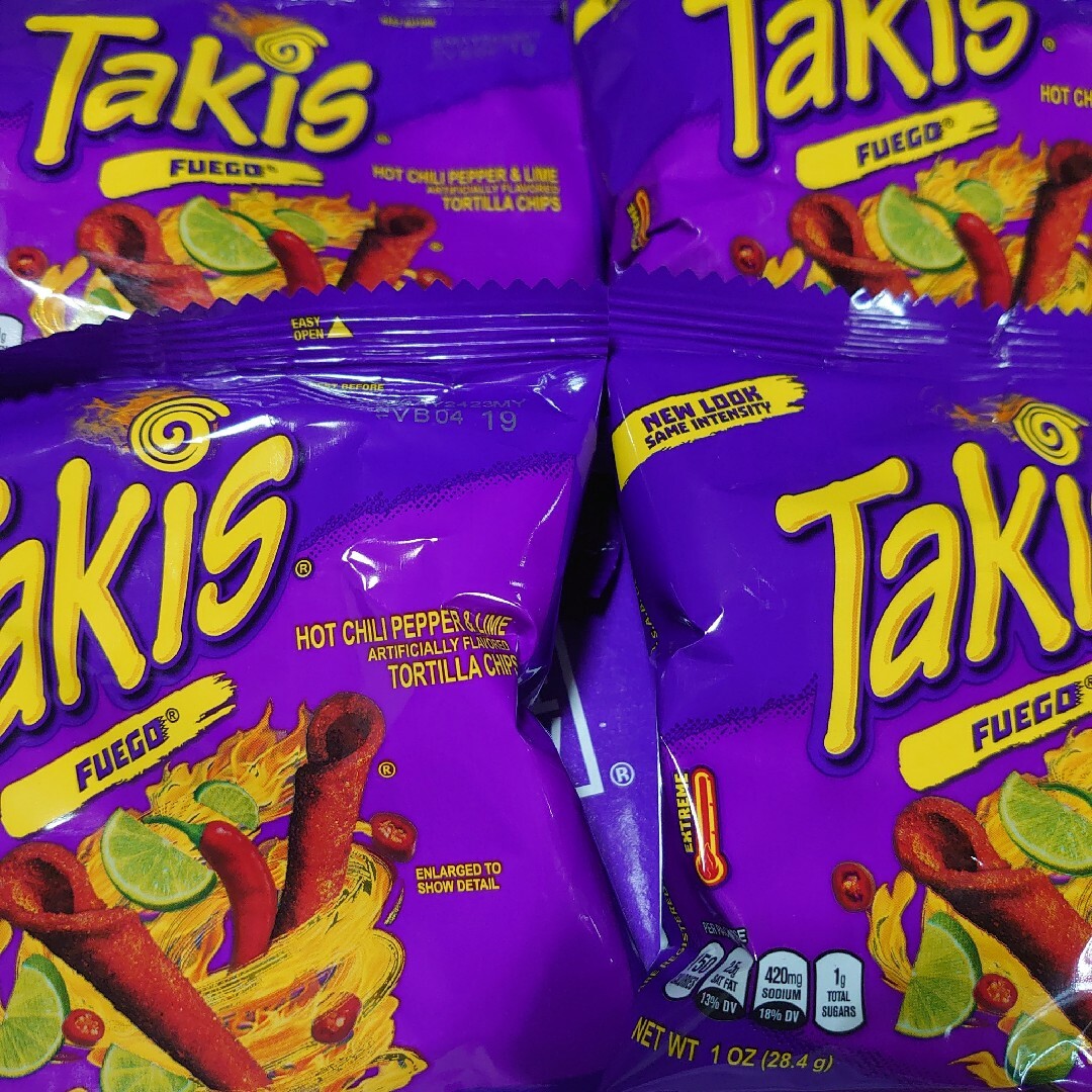 takis 4p 食品/飲料/酒の食品(菓子/デザート)の商品写真