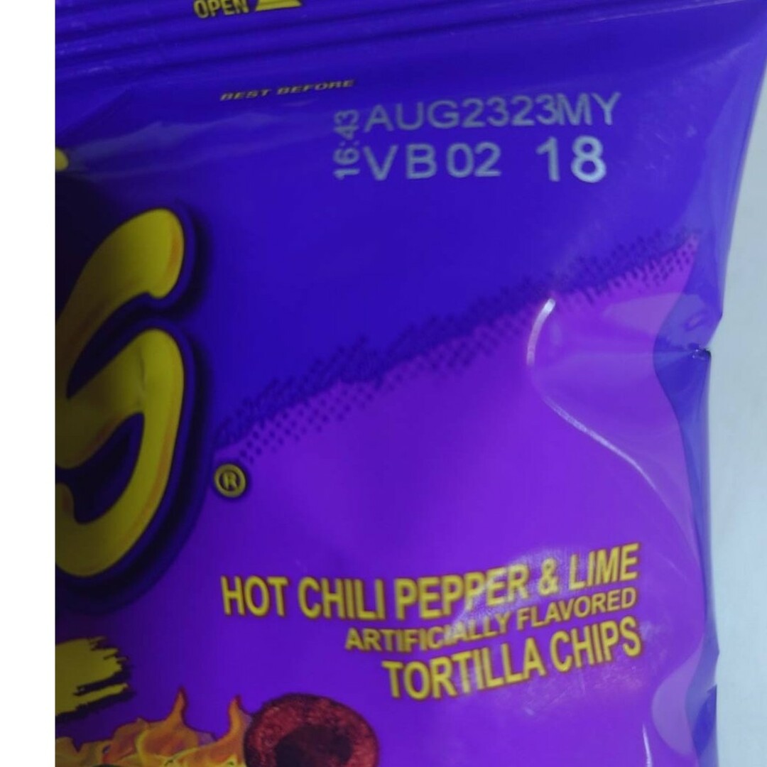 takis 4p 食品/飲料/酒の食品(菓子/デザート)の商品写真