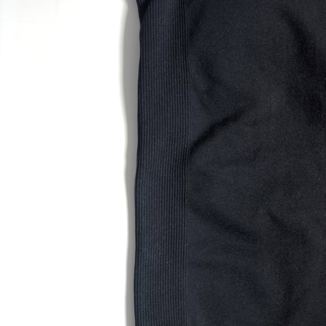 UNIQLO(ユニクロ)のUniqlo U 水着　Mサイズ　スイムレーサーバックワンピース　ユニクロ　黒 レディースの水着/浴衣(水着)の商品写真