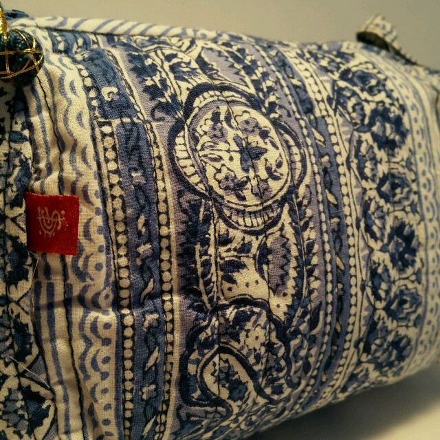 新品 Anokhi ポーチ ホワイト×ブルー 送料込 レディースのファッション小物(ポーチ)の商品写真