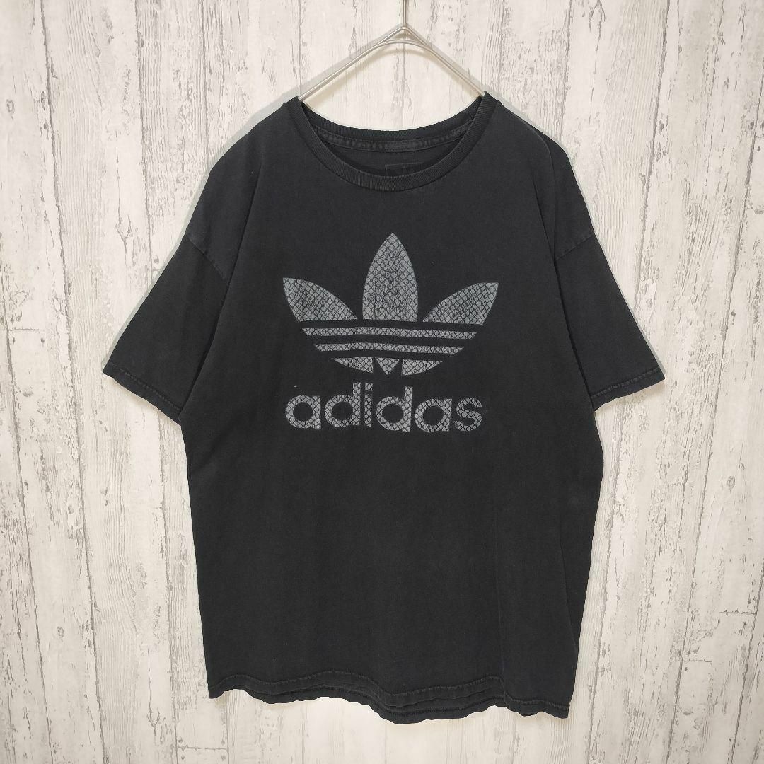 adidas(アディダス)のadidas　トレフォイル　パイソン柄　ビッグロゴ　オーバーサイズ　ゆるダボ古着 メンズのトップス(Tシャツ/カットソー(半袖/袖なし))の商品写真