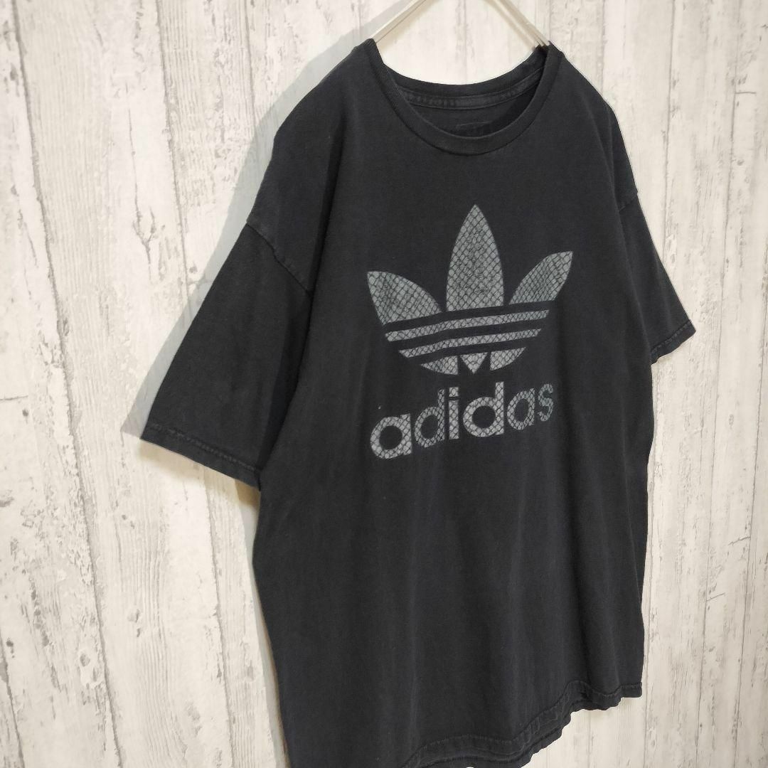 adidas(アディダス)のadidas　トレフォイル　パイソン柄　ビッグロゴ　オーバーサイズ　ゆるダボ古着 メンズのトップス(Tシャツ/カットソー(半袖/袖なし))の商品写真