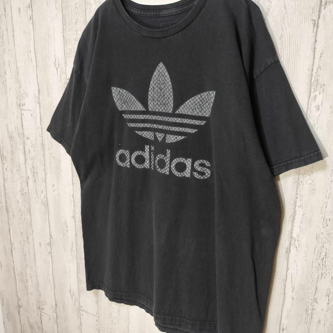 adidas(アディダス)のadidas　トレフォイル　パイソン柄　ビッグロゴ　オーバーサイズ　ゆるダボ古着 メンズのトップス(Tシャツ/カットソー(半袖/袖なし))の商品写真