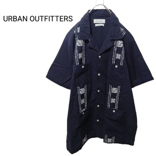 アーバンアウトフィッターズ(Urban Outfitters)の【URBAN OUTFITTERS】刺繍入り キューバシャツ A-1051(シャツ)