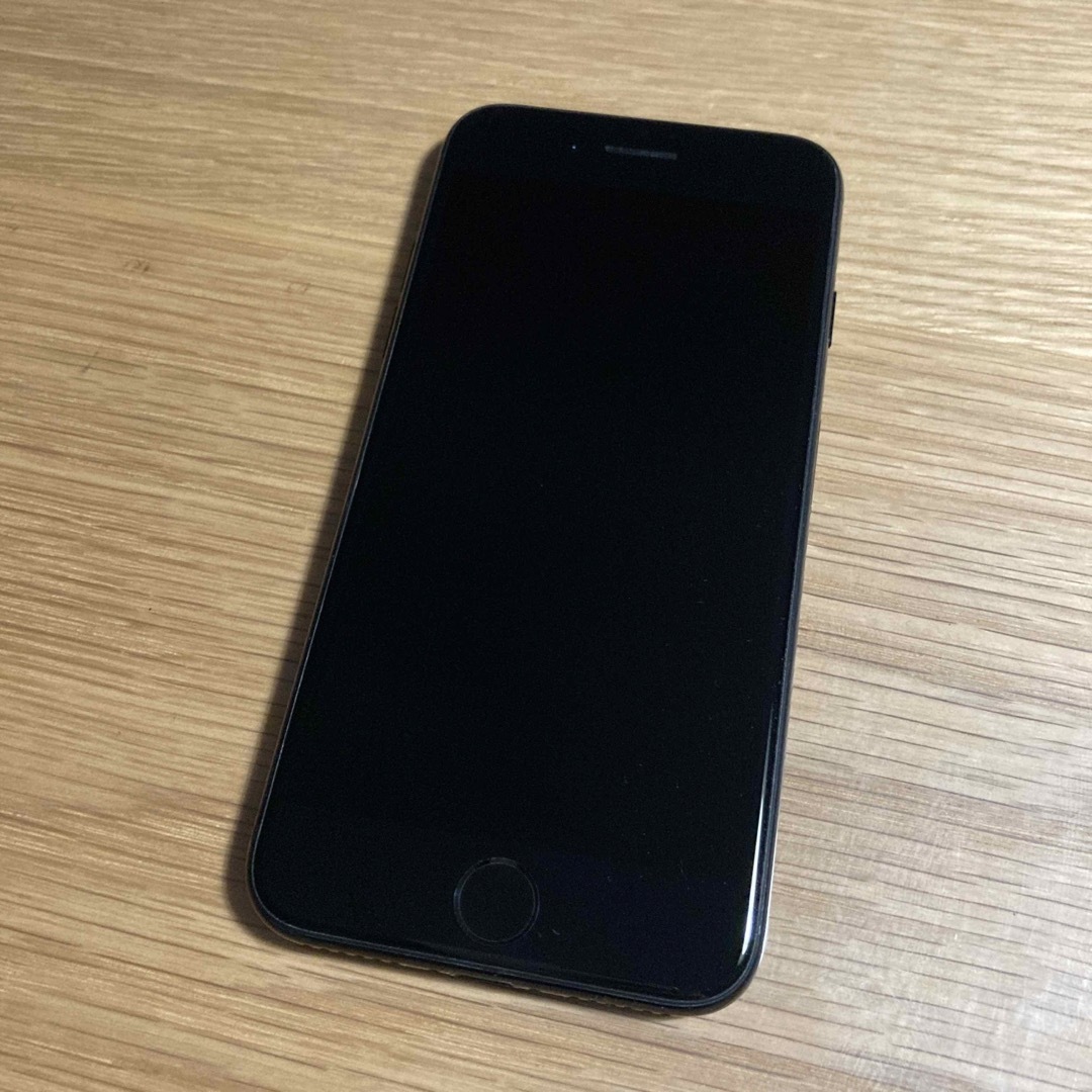 iPhone(アイフォーン)のiPhone 7 Jet Black 128 GB SIMフリー スマホ/家電/カメラのスマートフォン/携帯電話(携帯電話本体)の商品写真