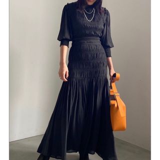 アメリヴィンテージ(Ameri VINTAGE)のREFINED SHIRRING DRESS(ロングワンピース/マキシワンピース)