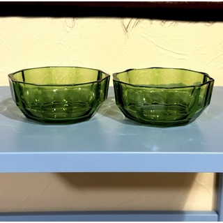 トウヨウササキガラス(東洋佐々木ガラス)の昭和レトロ　グリーンガラス　ガラス小鉢　カットガラス　緑　SOGA ソガ　曽我(食器)