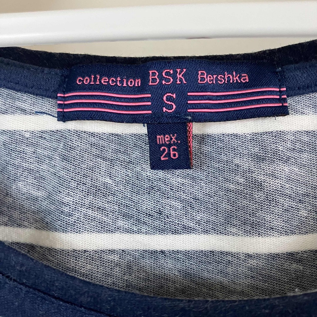 Bershka(ベルシュカ)のBershka ボーダー　Tシャツ　ネイビー レディースのトップス(Tシャツ(半袖/袖なし))の商品写真