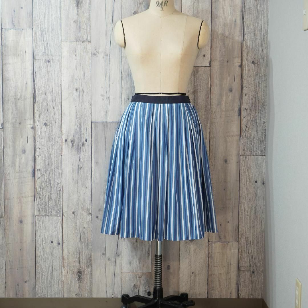 heliopole(エリオポール)のHELIOPOLE タックフレアーストライプスカート ブルー36 レディースのスカート(ひざ丈スカート)の商品写真