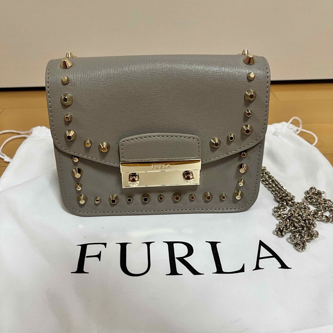 FURLA　フルラ　ショルダーバッグ　　メトロポリス　スタッズ