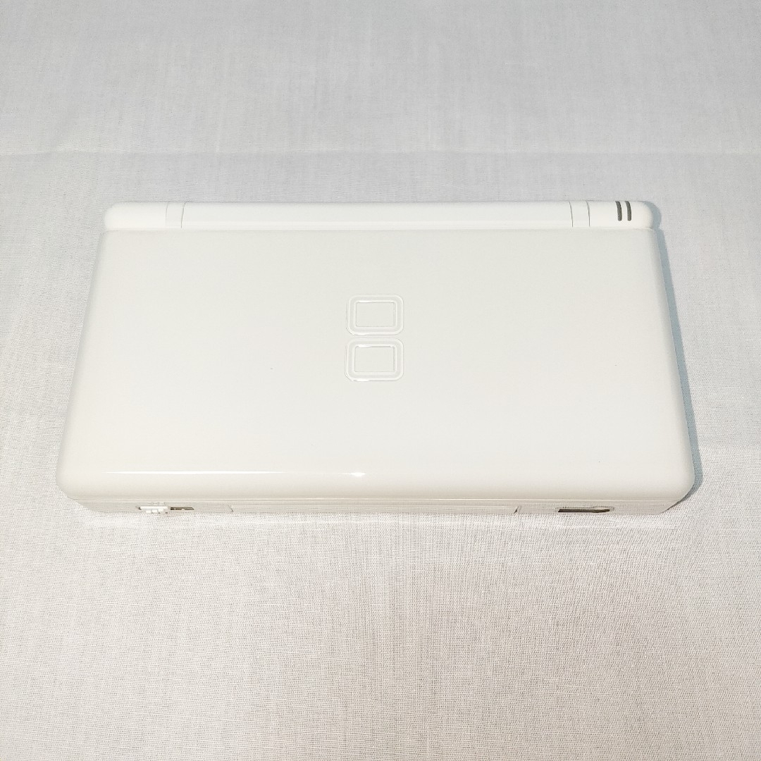 ニンテンドーDS(ニンテンドーDS)の【ジャンク】NINTENDO DS Lite　ホワイト エンタメ/ホビーのゲームソフト/ゲーム機本体(携帯用ゲーム機本体)の商品写真