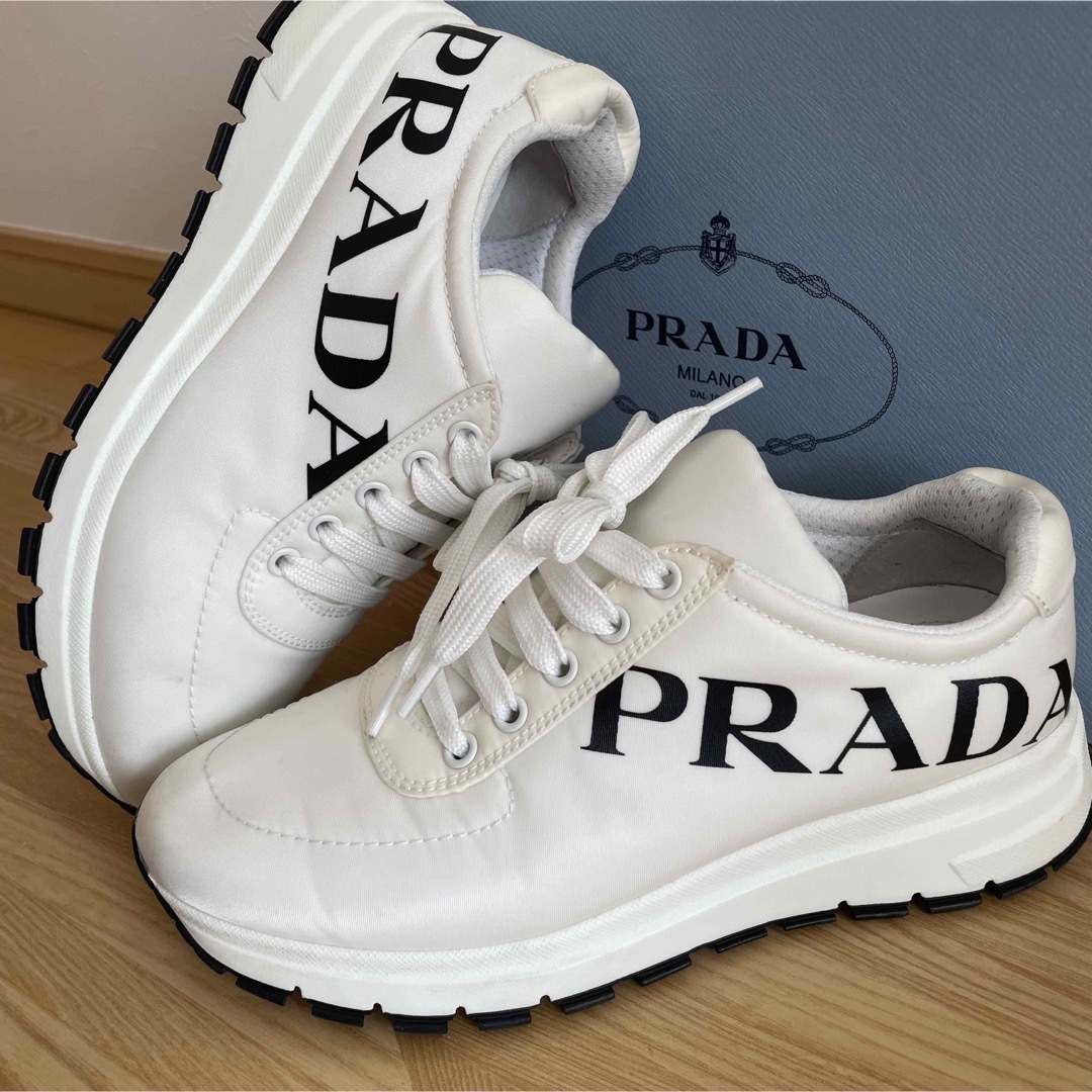 PRADA  美品  プラダ　ミラノ　ホワイト　スニーカー(23.5~24cm)