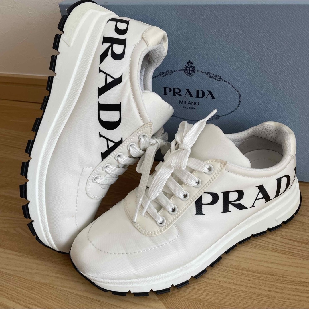 PRADA - 美品 PRADA プラダ ロゴ スニーカー 23.5㎝ 37 レディース 白