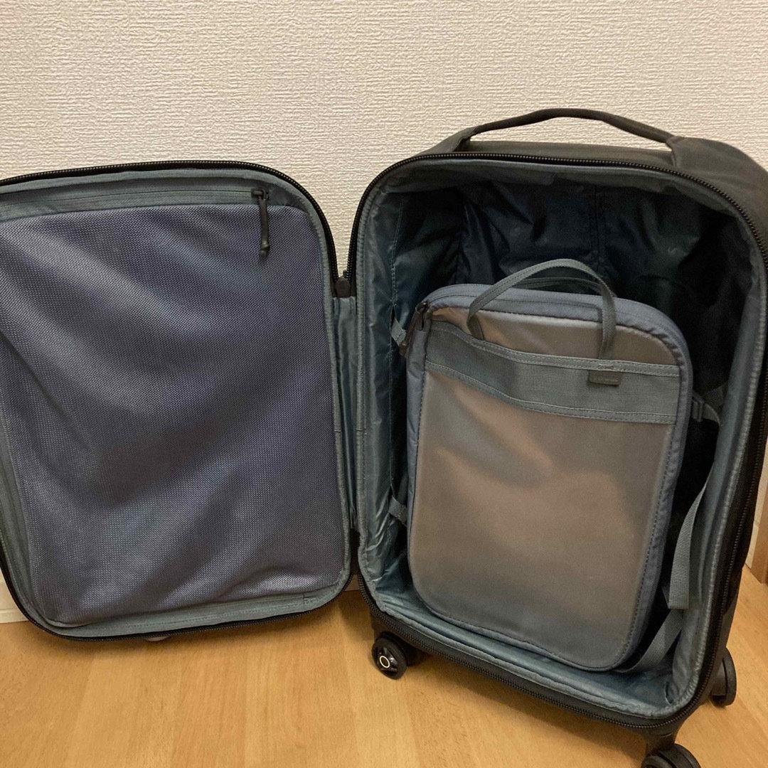 THULE(スーリー)のTHULE (スーリー) ソフト スーツケース 機内持込可 レディースのバッグ(スーツケース/キャリーバッグ)の商品写真